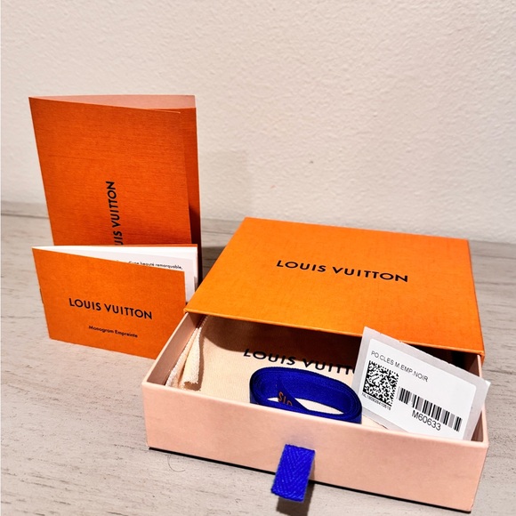 Louis Vuitton black monogram key and coin wallet - Picture 3 of 13